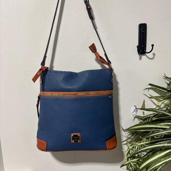❤️Dooney & Bourke Pebble Grain Crossbody - Picture 4 of 7